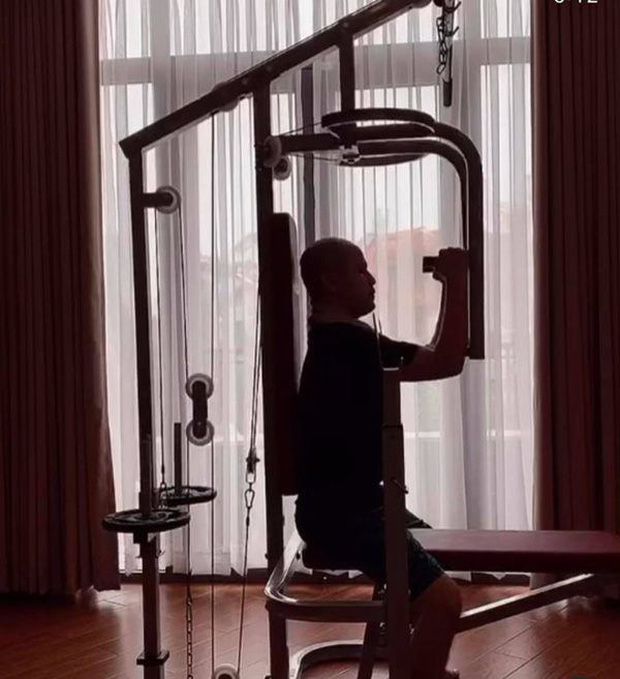 Bên trong biệt thự 2 mặt tiền của anh trai Bảo Thy: Tiện nghi như khách sạn, rộng đến mức đạp xe được trong nhà-6