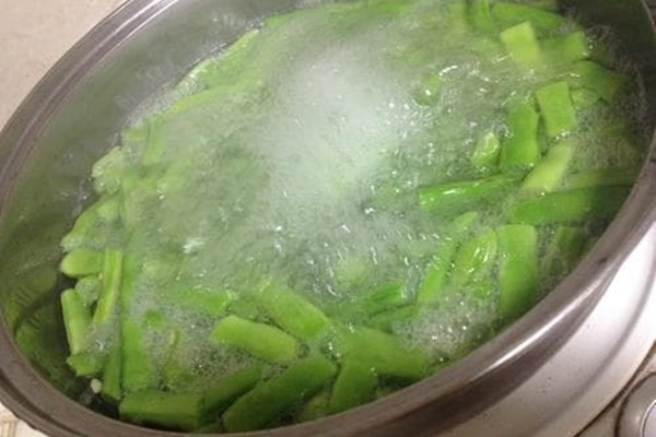 Bác sĩ nha khoa mách 4 mẹo tẩy trắng răng tại nhà, mẹo 1 và 3 vừa dễ vừa rẻ-3