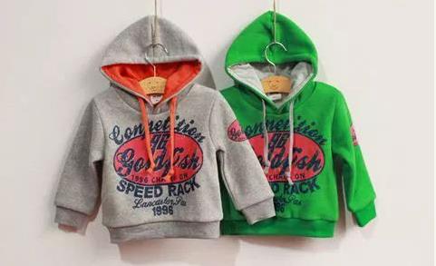 Những bộ quần áo dù đẹp đến đâu cũng không nên mua, bởi chúng có thể khiến con bạn bị thương, trở thành sát thủ giết người thầm lặng.-1