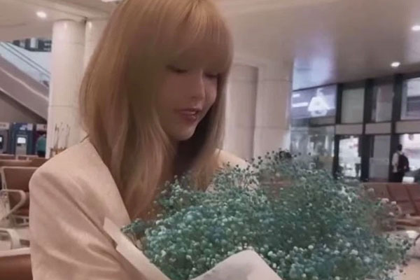 Hoà Minzy đã có chồng con, NS Tự Long vẫn gọi gắn với tên Công Phượng: Đùa kém duyên, nữ chính sượng không nói nên lời-4