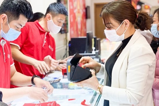 Giá vàng hôm nay 3/4: Một tuần tăng mạnh, dân buôn bất ngờ