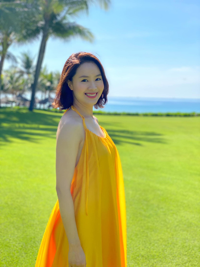 Hồng Diễm cực kỳ chăm diện váy điệu đà, ngắm sương sương cũng học được 10 set trẻ xinh tuyệt vời-9