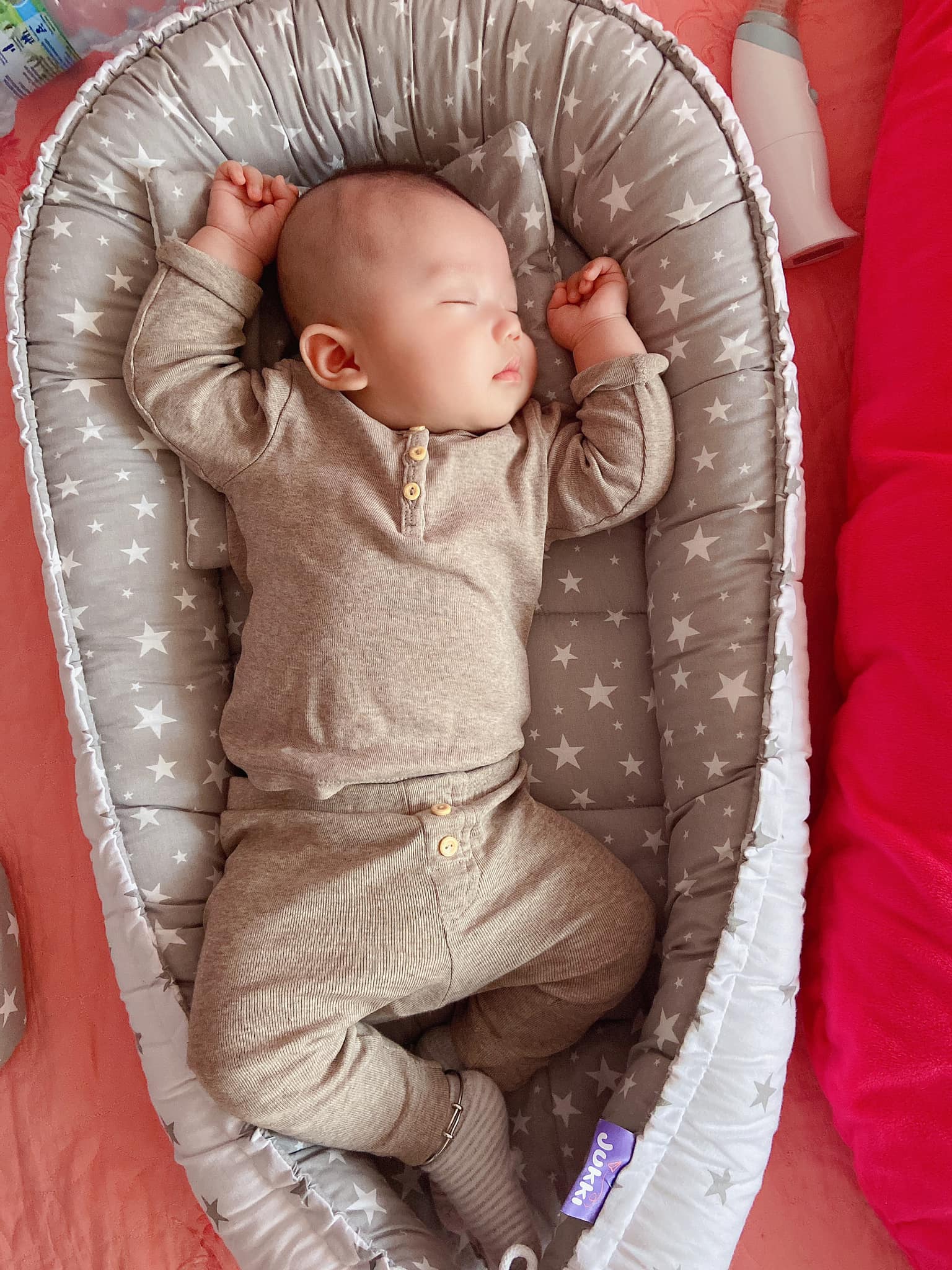 Mặt đầy mụn vì thức khuya chăm con, nhưng sau 4 tháng bà xã Mạc Hồng Quân khoe làn da đẹp không tì vết, tiết lộ bí quyết chăm bé thứ 2 bụ bẫm như búp bê-13