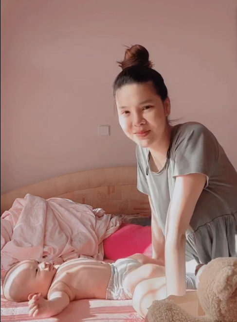 Mặt đầy mụn vì thức khuya chăm con, nhưng sau 4 tháng bà xã Mạc Hồng Quân khoe làn da đẹp không tì vết, tiết lộ bí quyết chăm bé thứ 2 bụ bẫm như búp bê-6