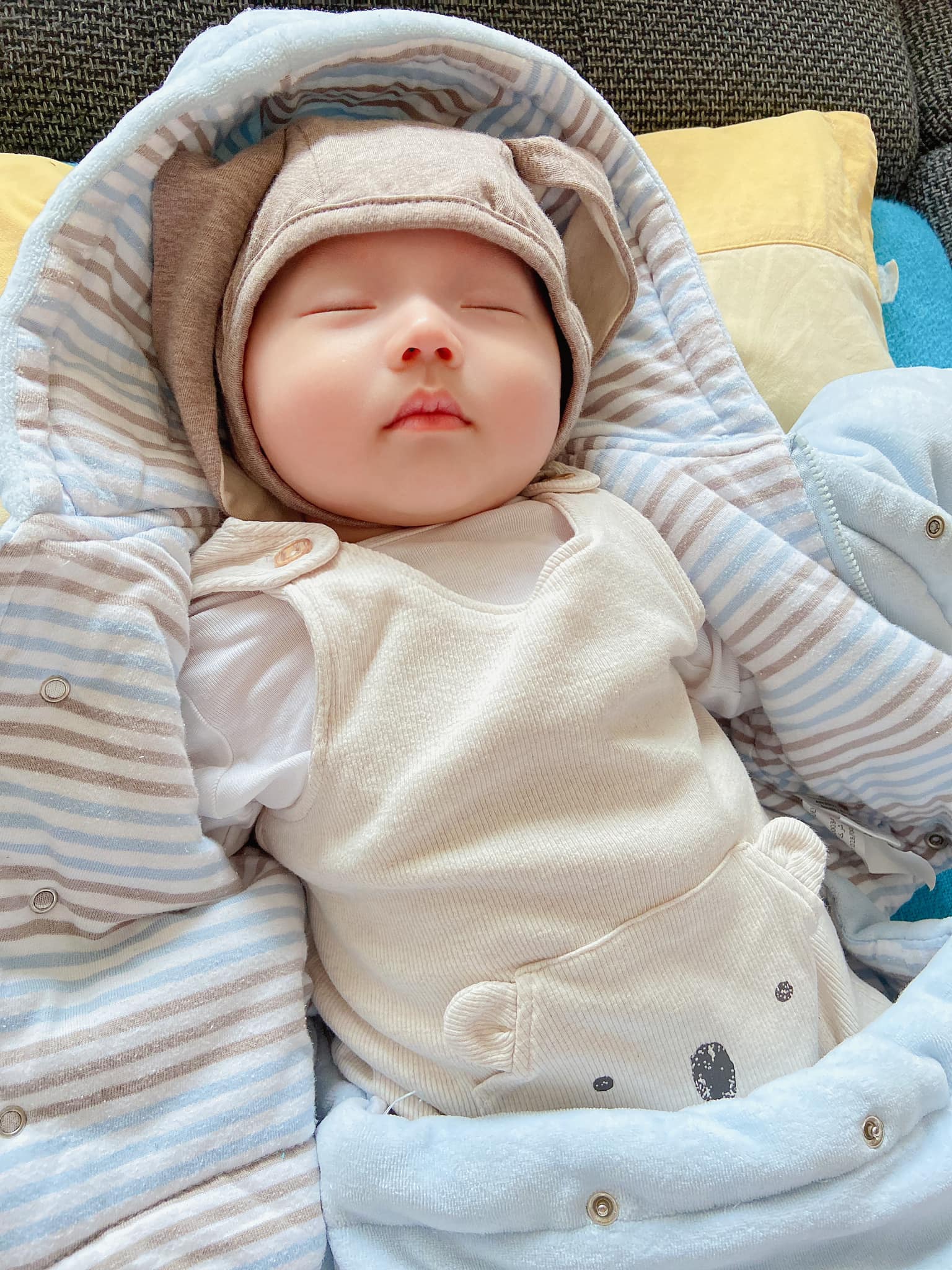 Mặt đầy mụn vì thức khuya chăm con, nhưng sau 4 tháng bà xã Mạc Hồng Quân khoe làn da đẹp không tì vết, tiết lộ bí quyết chăm bé thứ 2 bụ bẫm như búp bê-9