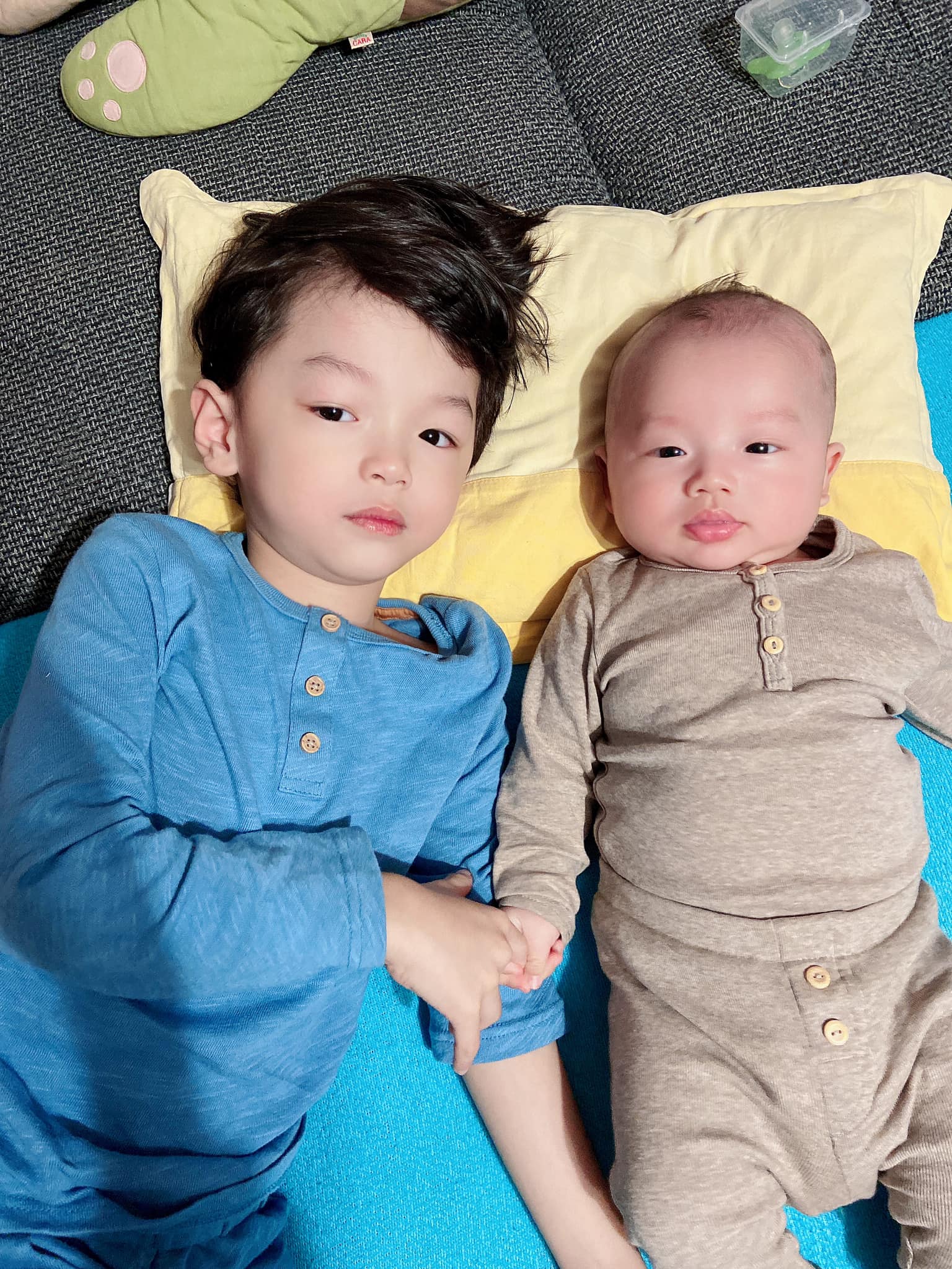 Mặt đầy mụn vì thức khuya chăm con, nhưng sau 4 tháng bà xã Mạc Hồng Quân khoe làn da đẹp không tì vết, tiết lộ bí quyết chăm bé thứ 2 bụ bẫm như búp bê-2