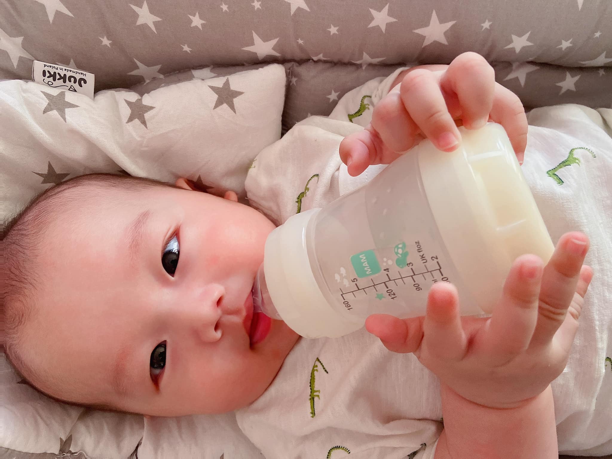 Mặt đầy mụn vì thức khuya chăm con, nhưng sau 4 tháng bà xã Mạc Hồng Quân khoe làn da đẹp không tì vết, tiết lộ bí quyết chăm bé thứ 2 bụ bẫm như búp bê-11