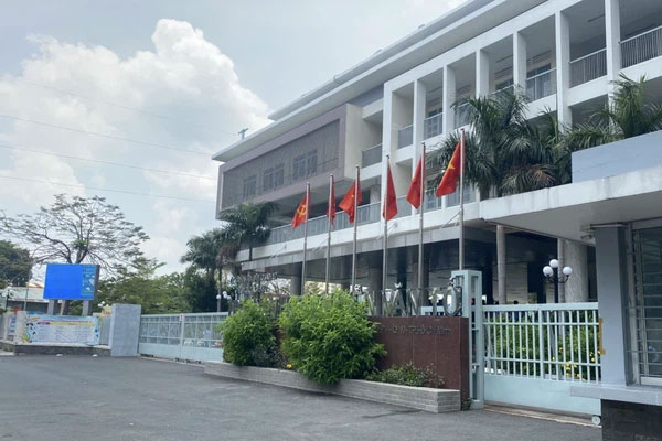 Mẹ của thiếu niên bị bảo vệ dân phố đánh: Nếu phạm tội thì có luật pháp xử lý, quyền gì mà đánh đập con trai tôi...-3