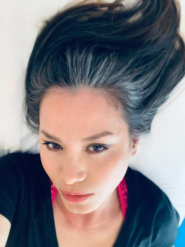 Hoa hậu Việt Nam 1998 Ngọc Khánh: Đầu đầy tóc bạc nhưng nhan sắc lại gây bất ngờ-4
