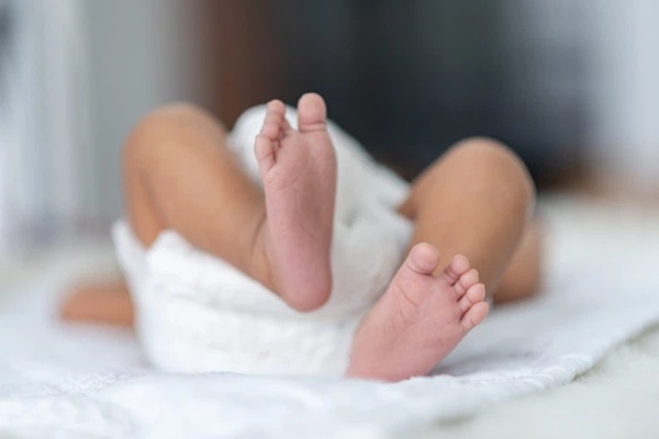 Thấy con có 2 cục thịt dư ở bìu, cha mẹ đưa con đi khám rồi chết sững khi nghe bác sĩ kết luận bé có tới 3 dương vật-2