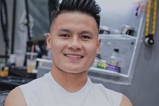 Dân mạng tìm ra cô gái được cho là bồ mới của Quang Hải, cả hai còn diện mũ đôi cực tình?