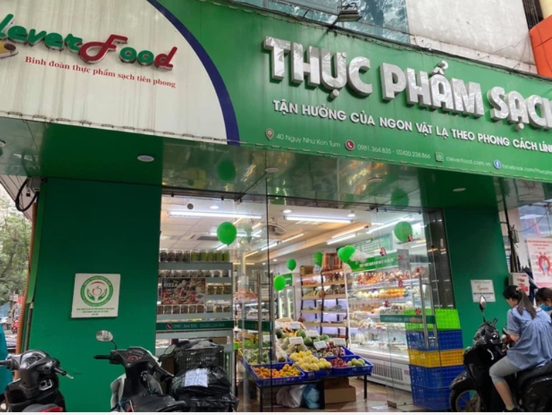 Hà Nội: Khách hàng kinh hãi khi phát hiện giòi bò lúc nhúc trong khúc cá kho mua ở cửa hàng thực phẩm sạch-2