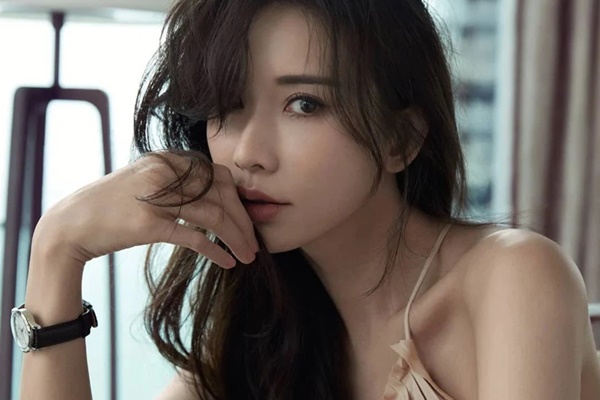 Đã U50 nhưng Lâm Chí Linh vẫn trẻ trung nhờ 5 tips làm đẹp: Đáng nói nhất là việc cạch mặt điều hòa-2