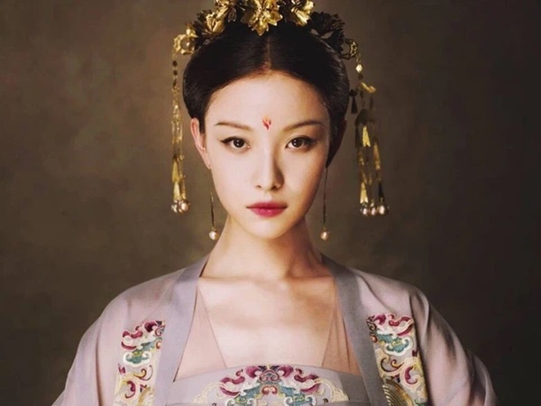 Nữ nhân này được độc sủng hậu cung, đem vinh hoa về cho mẫu tộc, nhưng cuối đời lại từ chối gặp mặt Hoàng đế vì lý do xót lòng-1