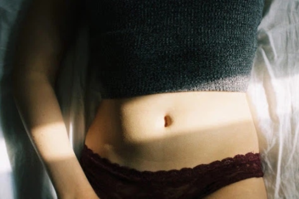 Quần lót xuất hiện” 2 màu lạ nghĩa là ung thư cổ tử cung cận kề bạn, chị em chủ quan sẽ đến gần với cửa tử hơn-1