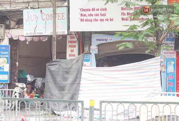 Hiện trường kinh hoàng vụ cháy nhà khiến 4 người tử vong trên phố Hà Nội: Khói vẫn âm ỉ bốc lên trên tầng tum-5