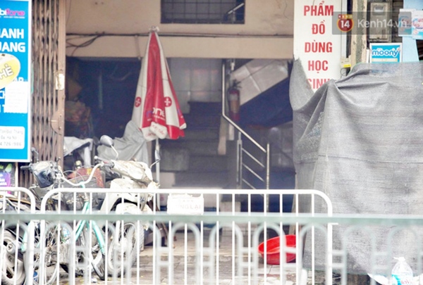 Hiện trường kinh hoàng vụ cháy nhà khiến 4 người tử vong trên phố Hà Nội: Khói vẫn âm ỉ bốc lên trên tầng tum-6