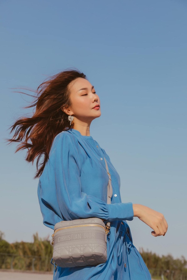 Mùa hè học sao Việt cách phối đồ sắc xanh mát lịm tim, phụ kiện đi kèm cũng là thứ nàng công sở không nên bỏ qua-3