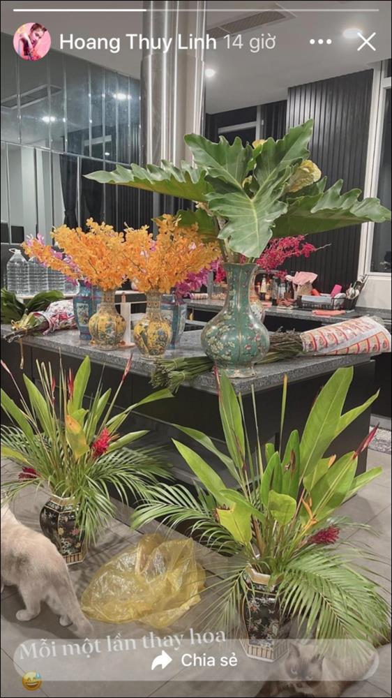 Căn hộ cao cấp, xịn xò của Hoàng Thùy Linh tràn ngập hoa tươi đắt tiền không thua gì ở tiệm-3