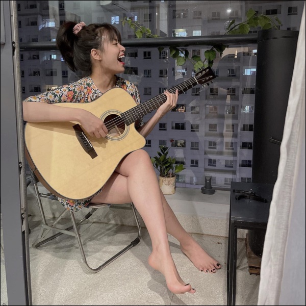 Căn hộ cao cấp, xịn xò của Hoàng Thùy Linh tràn ngập hoa tươi đắt tiền không thua gì ở tiệm-6