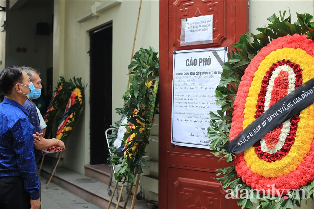 Nhói lòng những ánh mắt ngây thơ cùng nhành hoa trắng tiễn đưa nạn nhân nhỏ tuổi nhất trong vụ cháy nhà kinh hoàng trên phố Tôn Đức Thắng-5