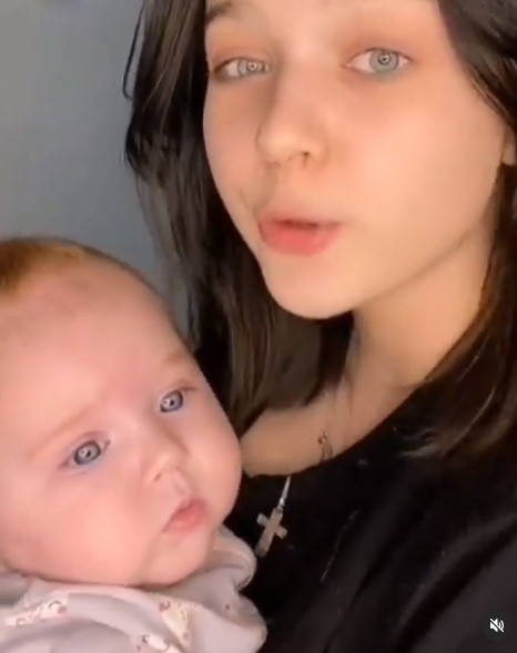 Nữ sinh 13 tuổi từng tuyên bố mang thai với bạn trai 10 tuổi: Con gái xinh như thiên thần, có thu nhập khủng nhưng đến trường vẫn bị kỳ thị vì lý do bất ngờ-4