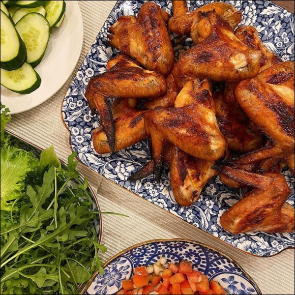 Tiệc cuối tuần của gia đình tài phiệt do Hà Tăng tự nấu, toàn hải sản xịn, nhìn thôi đã biết hấp dẫn vô cùng-6