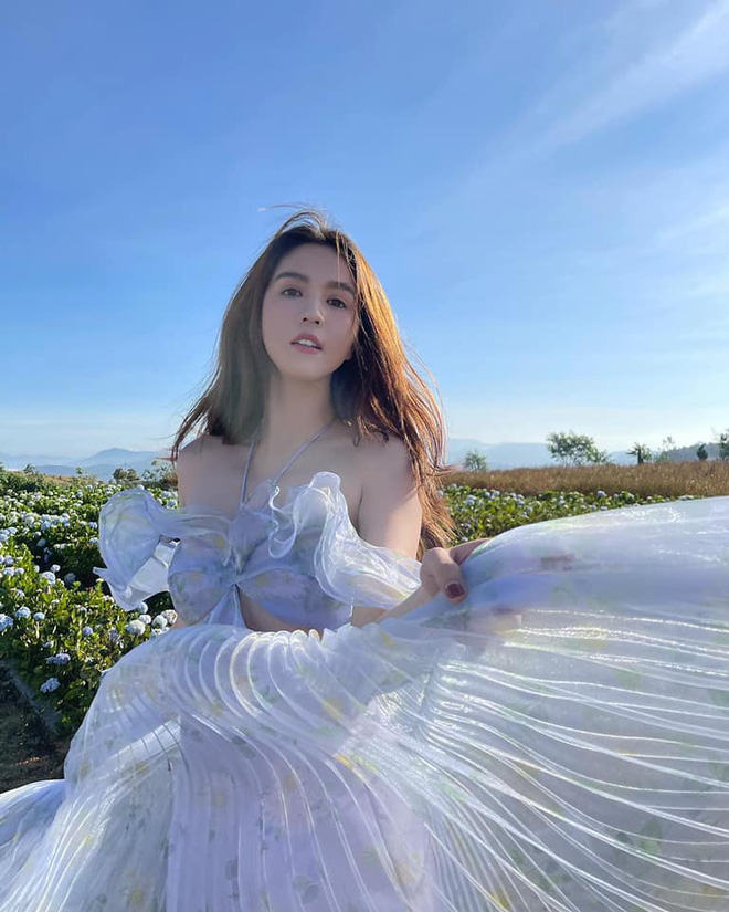 Rần rần bộ ảnh visual đỉnh chóp hôm nay của Ngọc Trinh: Hoá nàng thơ dịu dàng, không cần hở mà vẫn ẵm trọn 10 điểm-6
