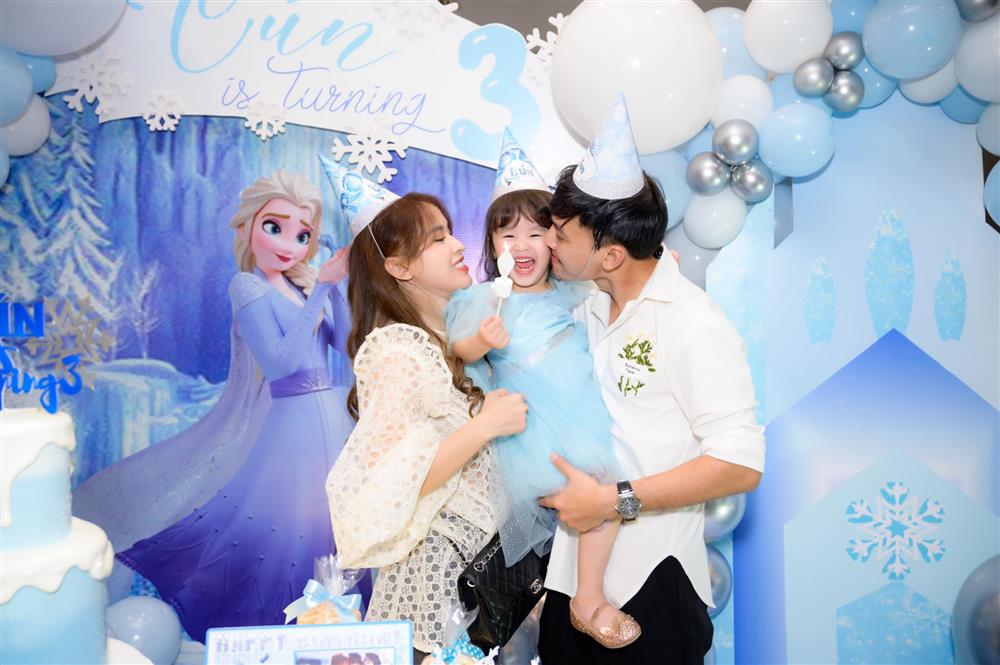 Tú Vi - Văn Anh khoe ảnh con gái tròn 3 tuổi xinh như thiên thần, tiết lộ sẽ cho con học một thứ đặc biệt khi vào lớp 1-5