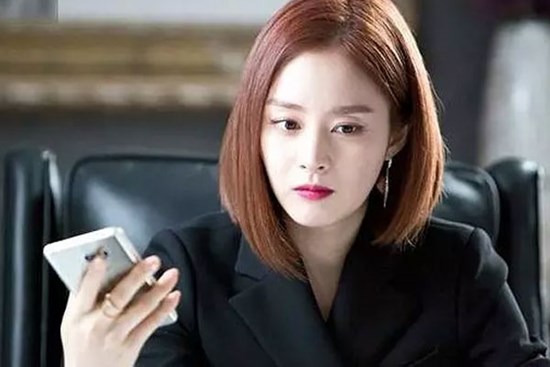 Thấy tin nhắn của “khách hàng” trong điện thoại người yêu, cô gái phát hiện thân phận thật của nhân vật ấy