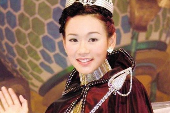 Hoa hậu Hong Kong tuột dốc vì chửa hoang, phải bán bia kiếm sống, nói dối cưới được đại gia