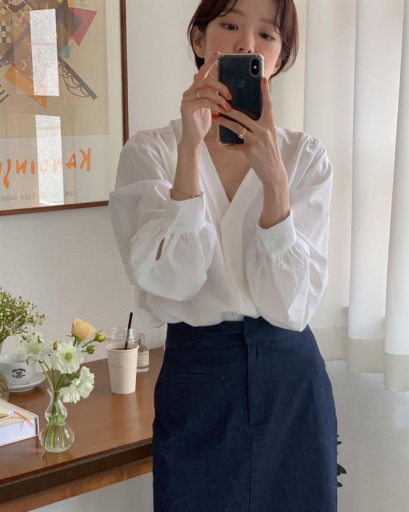 Mùa Hè dễ lộ dáng kém thon, chị em sắm ngay 4 kiểu áo đã xinh còn giúp người diện như gầy đi 5kg-3