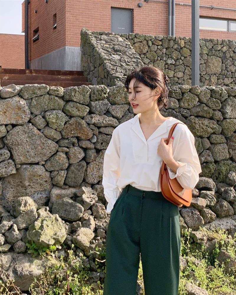 Mùa Hè dễ lộ dáng kém thon, chị em sắm ngay 4 kiểu áo đã xinh còn giúp người diện như gầy đi 5kg-5