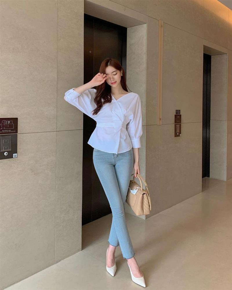 Mùa Hè dễ lộ dáng kém thon, chị em sắm ngay 4 kiểu áo đã xinh còn giúp người diện như gầy đi 5kg-10