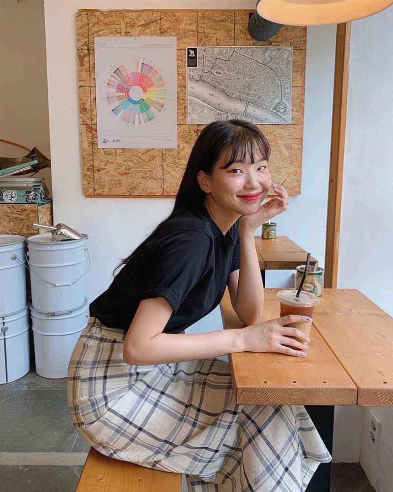 Mùa Hè dễ lộ dáng kém thon, chị em sắm ngay 4 kiểu áo đã xinh còn giúp người diện như gầy đi 5kg-14