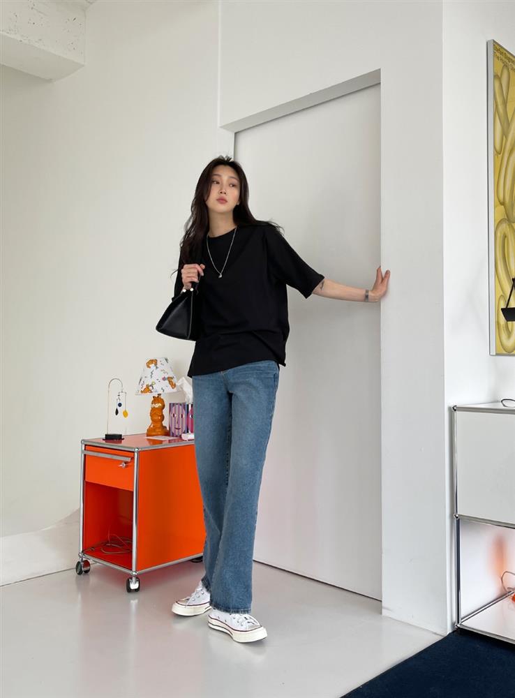 Mùa Hè dễ lộ dáng kém thon, chị em sắm ngay 4 kiểu áo đã xinh còn giúp người diện như gầy đi 5kg-15