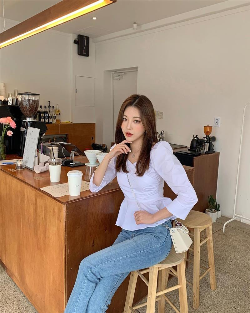 Mùa Hè dễ lộ dáng kém thon, chị em sắm ngay 4 kiểu áo đã xinh còn giúp người diện như gầy đi 5kg-8