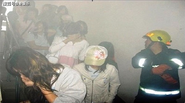 13 người đến dự tiệc tân gia bất ngờ bị chủ nhà khóa cửa thiêu sống, hung thủ tiết lộ về âm mưu tàn độc khiến ai cũng lạnh sống lưng-4