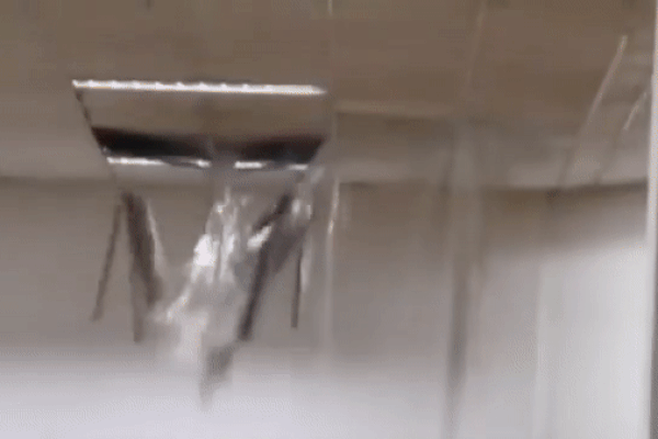 Sập trần nhà thể dục trong trường học Trung Quốc, 10 người thiệt mạng-3