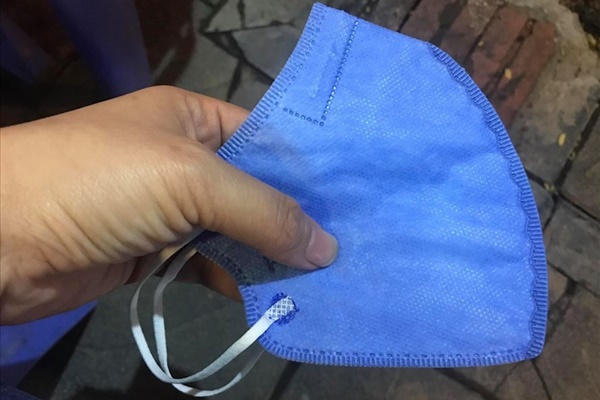 Đổ thuốc trừ sâu lên đầu để diệt chấy, mẹ khiến con gái 11 tuổi nhiễm độc nguy cấp phải nhập viện-2