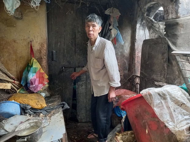 Cận cảnh căn nhà cấp bốn bị rác bủa vây của nữ lao công bị sát hại thương tâm-2