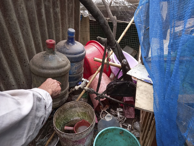 Cận cảnh căn nhà cấp bốn bị rác bủa vây của nữ lao công bị sát hại thương tâm-9