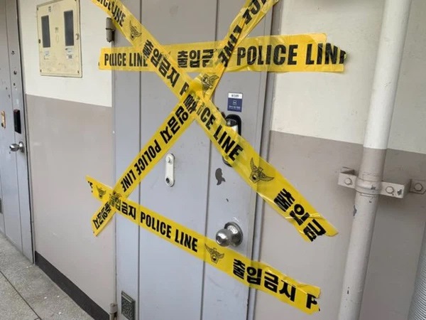 Bị bạn gái quen qua mạng từ chối, gã trai tìm đến nhà giết chết 3 mẹ con đối phương, sau đó còn ngồi ăn uống bên cạnh thi thể nạn nhân-2