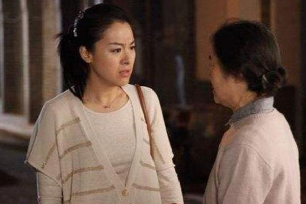 Mẹ chồng ngang nhiên nói câu này với cháu nội trước khi về chăm con trai mới chào đời của chị dâu khiến tôi tức đến tận cổ-1