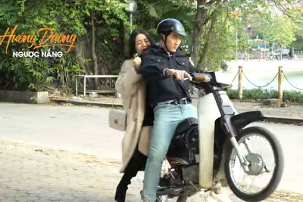 Đình Tú quỳ lạy Quỳnh Kool hậu trường Hướng dương ngược nắng-3