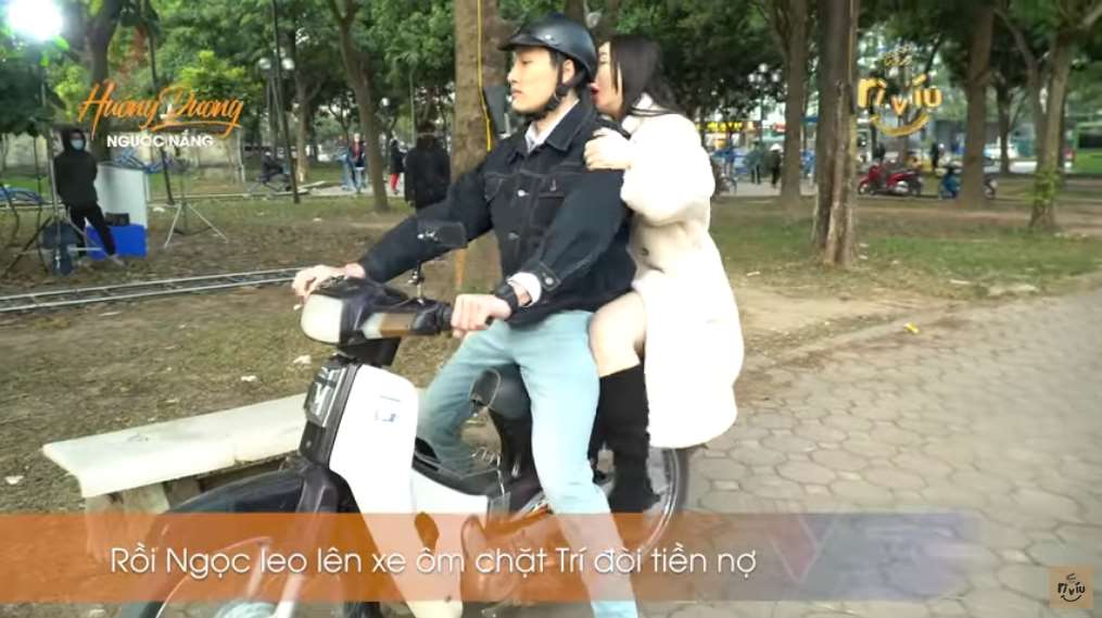 Hậu trường gây thót tim của Hướng dương ngược nắng: Đình Tú bốc đầu xe máy khiến Quỳnh Kool la hét không ngừng-1