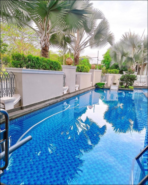 Biệt thự xa hoa như lâu đài của Bảo Thy: Đến hồ bơi cũng siêu khủng, được chồng đại gia đầu tư bơm nước biển-3