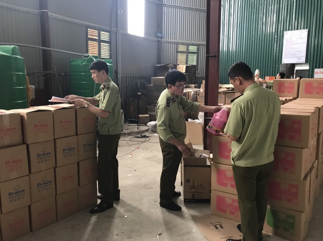 Phát lộ xưởng sản xuất nước giặt xả ngoại mang công nghệ... xô chậu-6