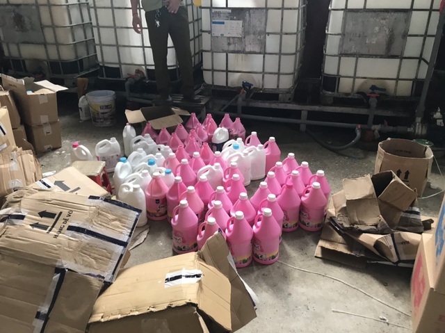 Phát lộ xưởng sản xuất nước giặt xả ngoại mang công nghệ... xô chậu-7