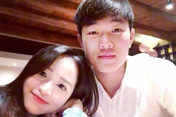 Nhìn lại scandal tai tiếng Ngô Mai Nhuệ Giang coi thường fan, Xuân Trường hứng trọn 'gạch đá' với phát ngôn sốc để bảo vệ người yêu